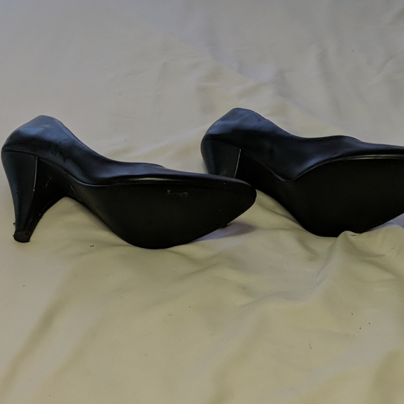 Navy Blue Pumps - Picture 2 of 3